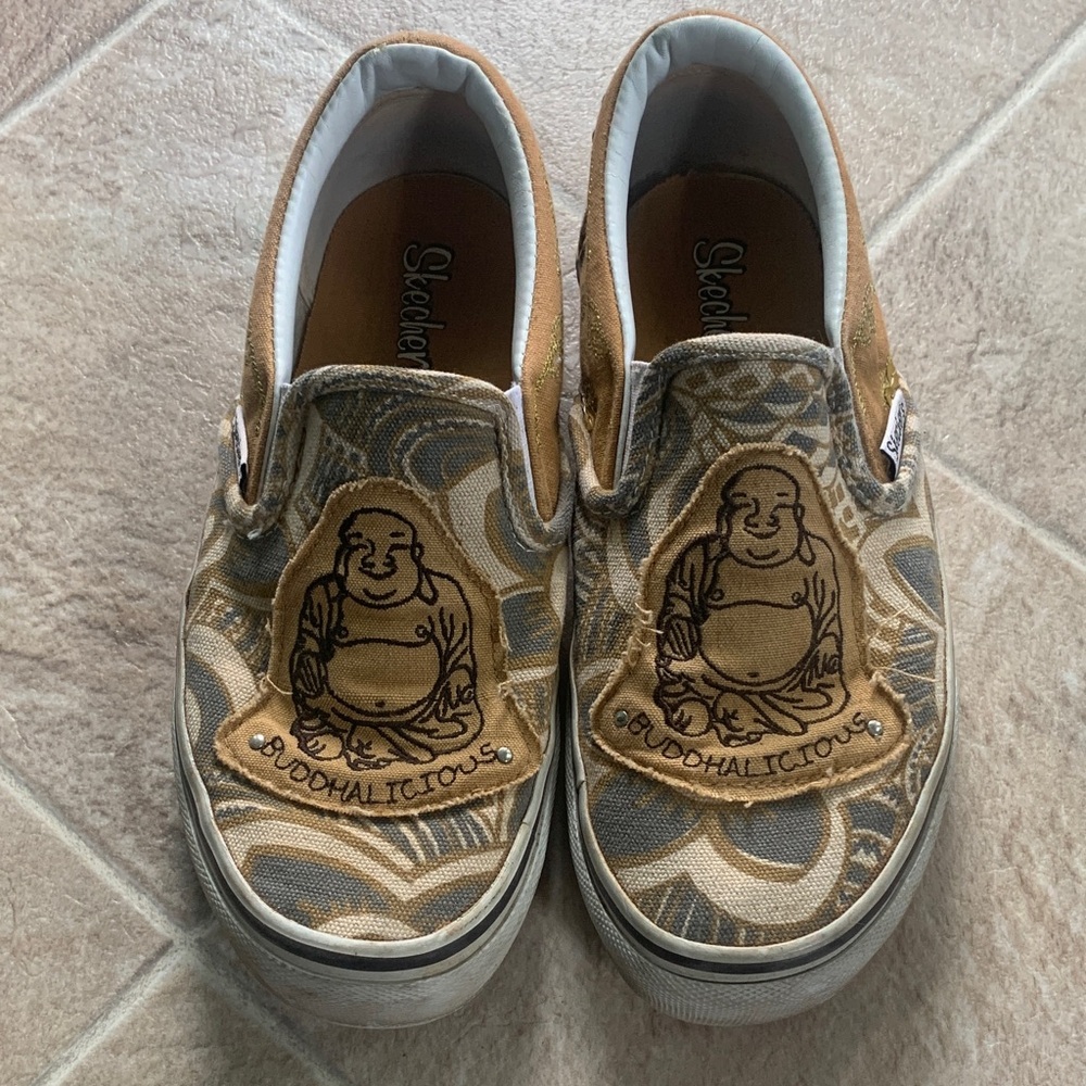 Skechers Buddhalicious Size 7.5 women. Slip-On Sneakers